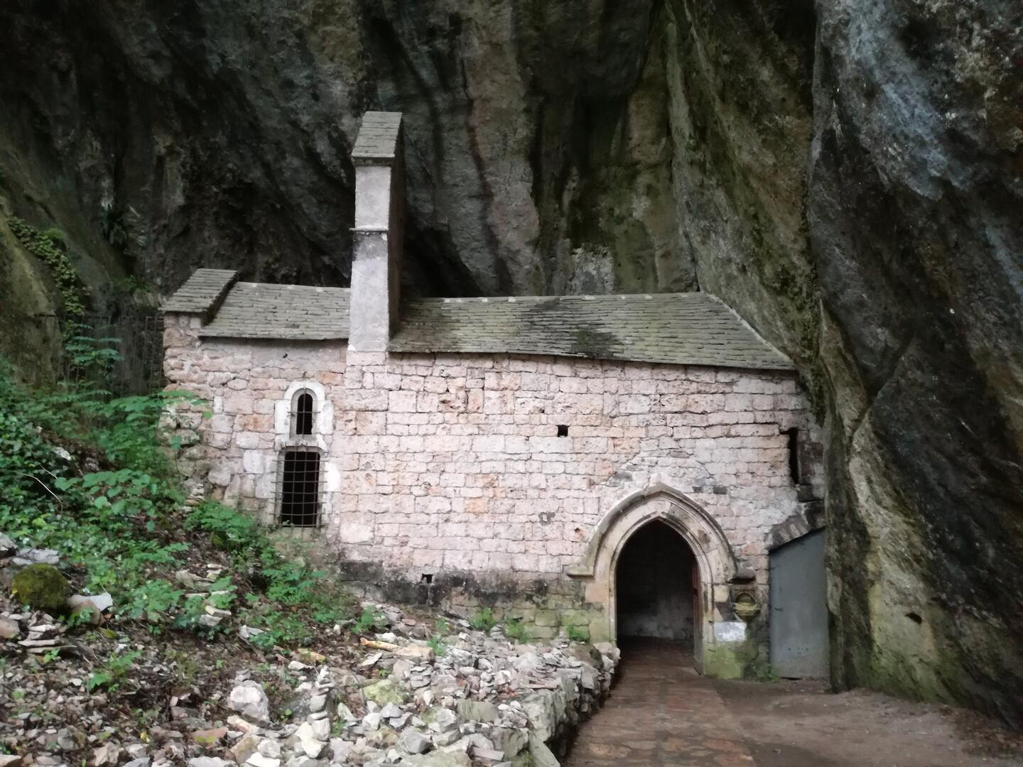 Chapelle Notre-Dame-de-Cénaret à Saint-Chély-du-Tarn.jpg