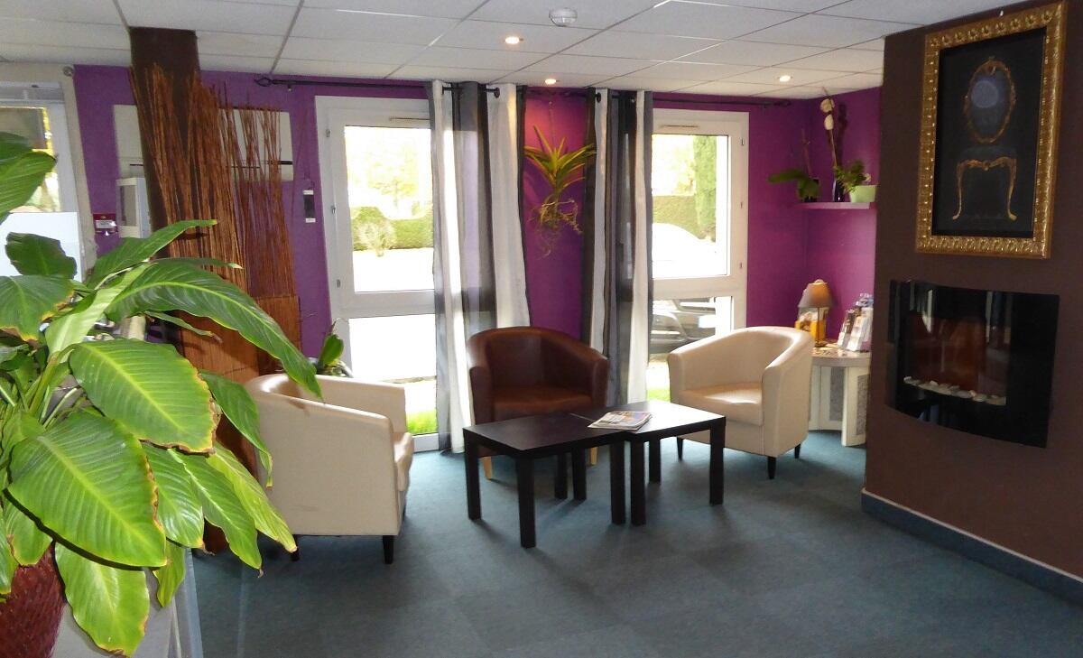 Hotel Le Cosy loby.jpg