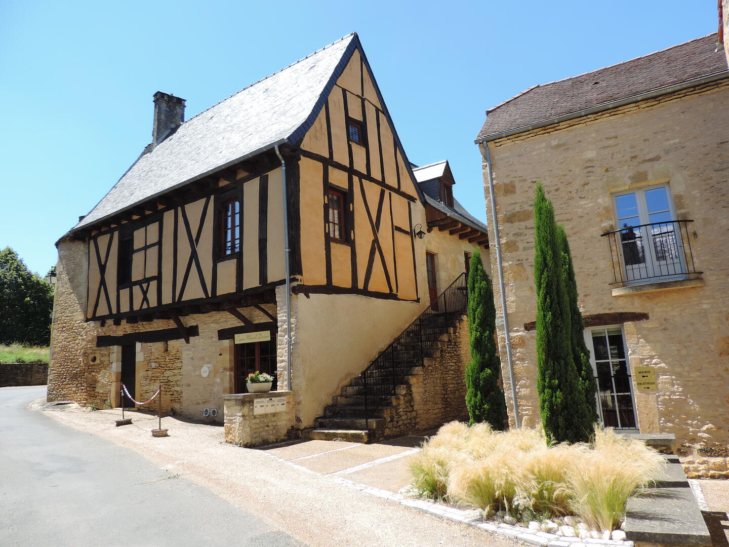 Archignac bourg.JPG