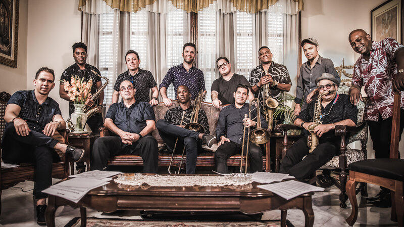 Festival_Bailatino_Casino_La_Roche_Posay_Orquesta_Akokan.jpg