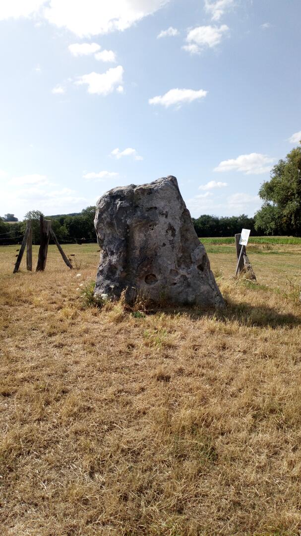 Menhir néolithique classé monument historique en 1960 selfie spot!.JPG