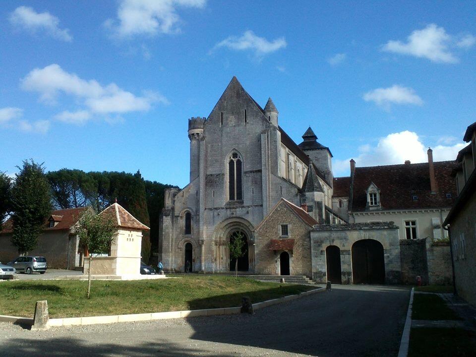 Abbaye Fontgombault_2.jpg