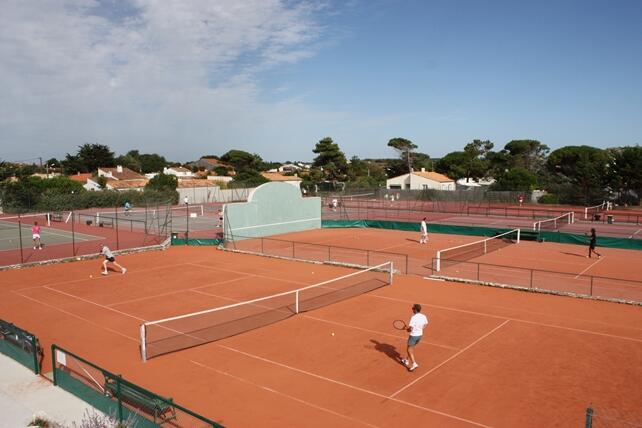tennis-du-perthuis-lacouarde.JPG