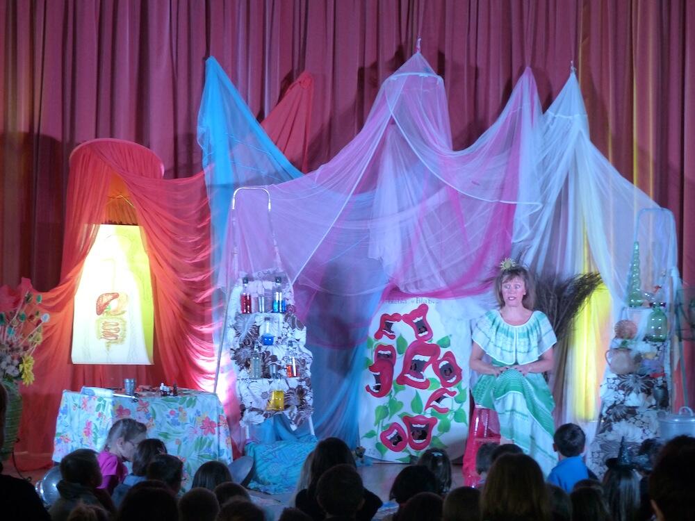 Spectacle_enfant_Rose_Tremiere_aout_2019_La_Roche_Posay.jpg