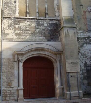Portail occidental de l'Eglise St Jean sit.JPG