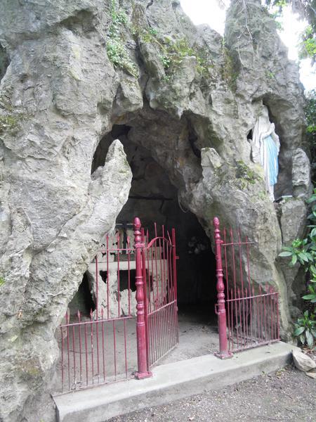 Grotte_Eglise_Saint_Martin_Artres.jpg