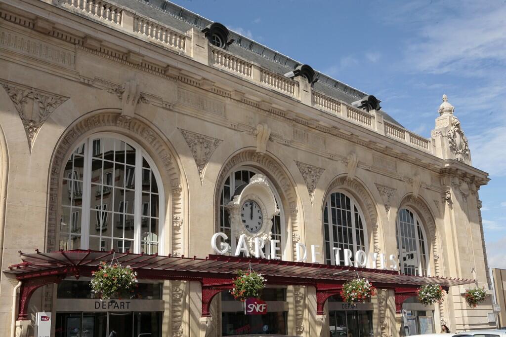 GARE 02.jpg