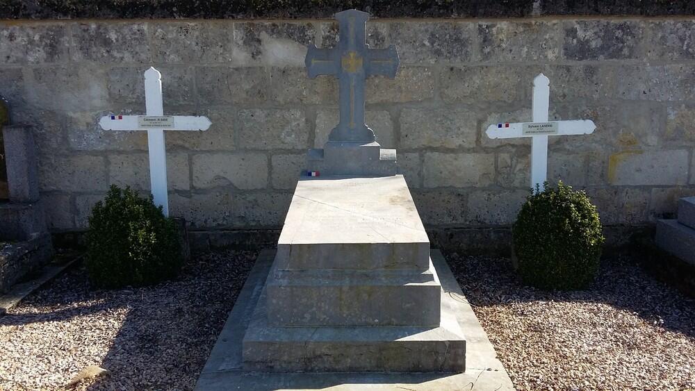 Tombe du Lieutenant de Gironde - cimetiere de Vivieres Aisne ©OT Villers-Cotterets (4)