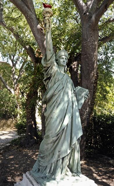 statue (2)