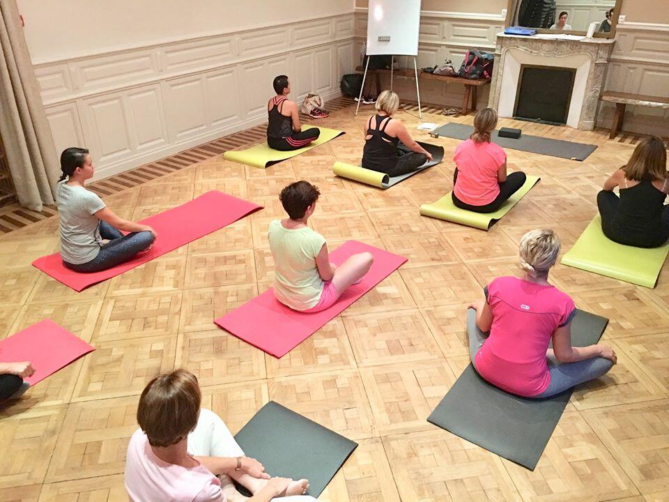 Séance de yoga d'été