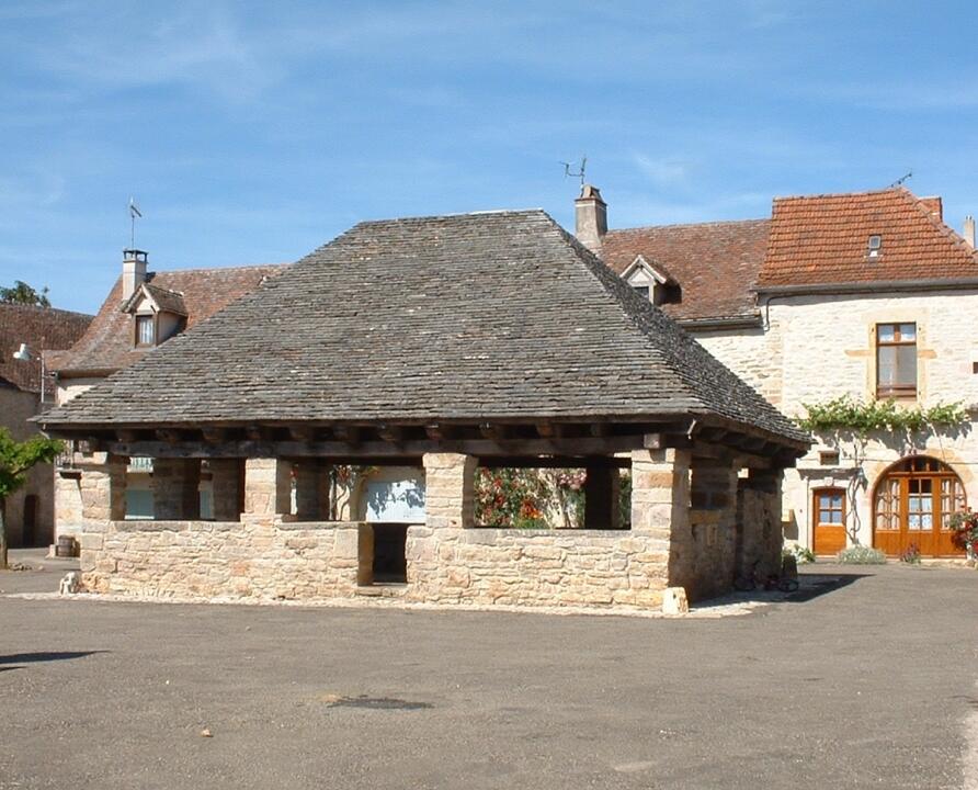 020-005-beauregard-act-vtt-01-balade-au-coeur-du-causse-de-limogne-13km-vignette-halle-beauregard
