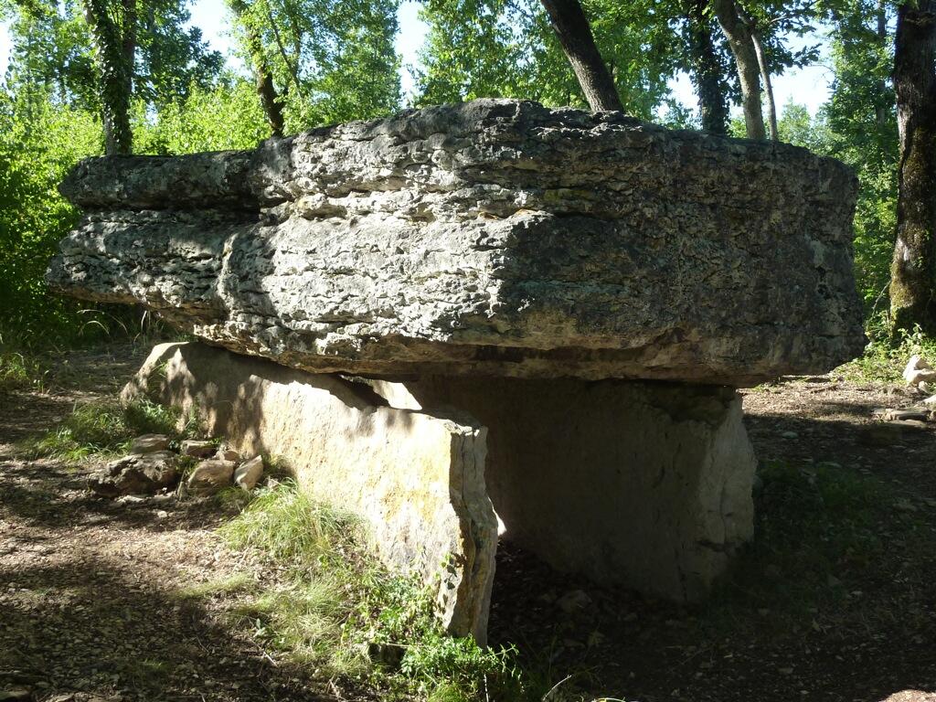 05-Dolmen© Lot Tourisme - E. Ruffat