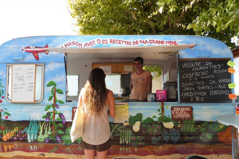 180821_truck_food_marche_puy_leveque_©Office de Tourisme Lot - Vignoble (2)