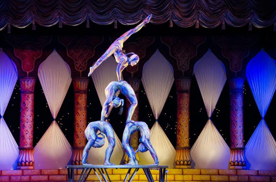 acrobats-412011_1280©IgorSuassuna