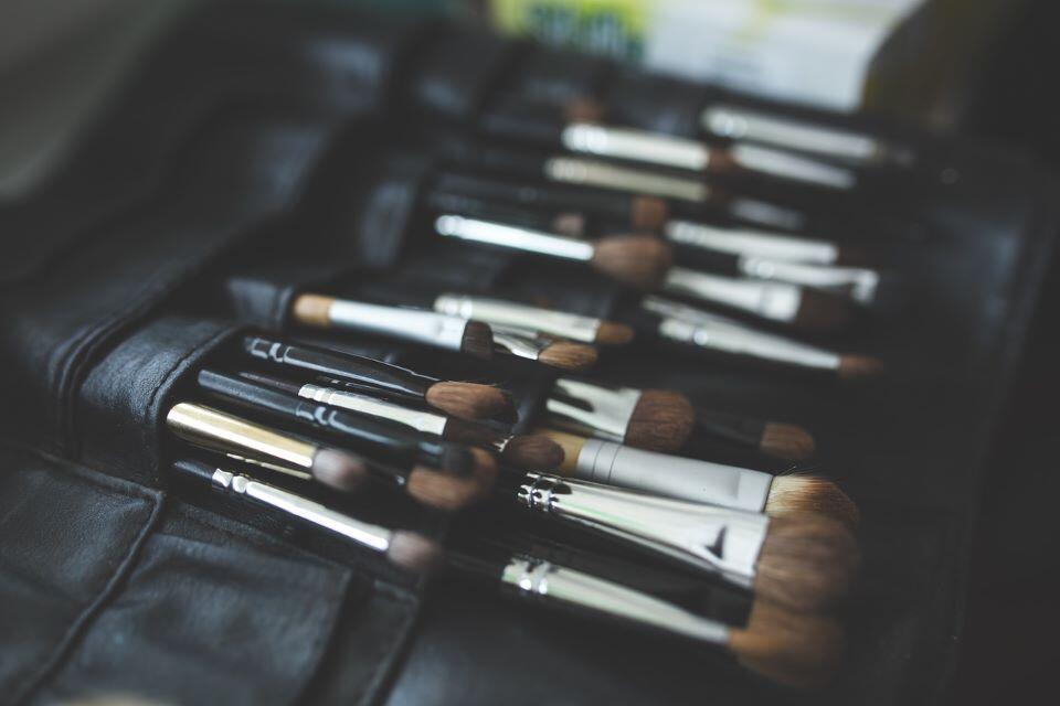 brush-791305_1280©kaboompics