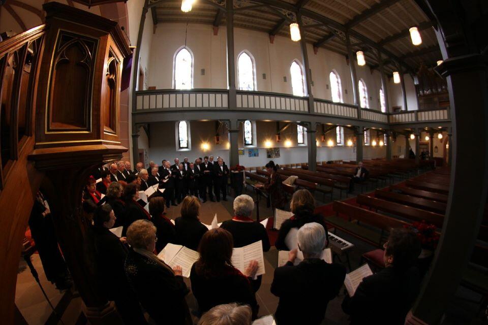 church-choir-408408_1280©delfinmedia