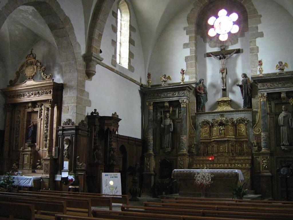 église paroissiale Saint-Eutrope Le retable latéral gauche et le retable du maître-autel