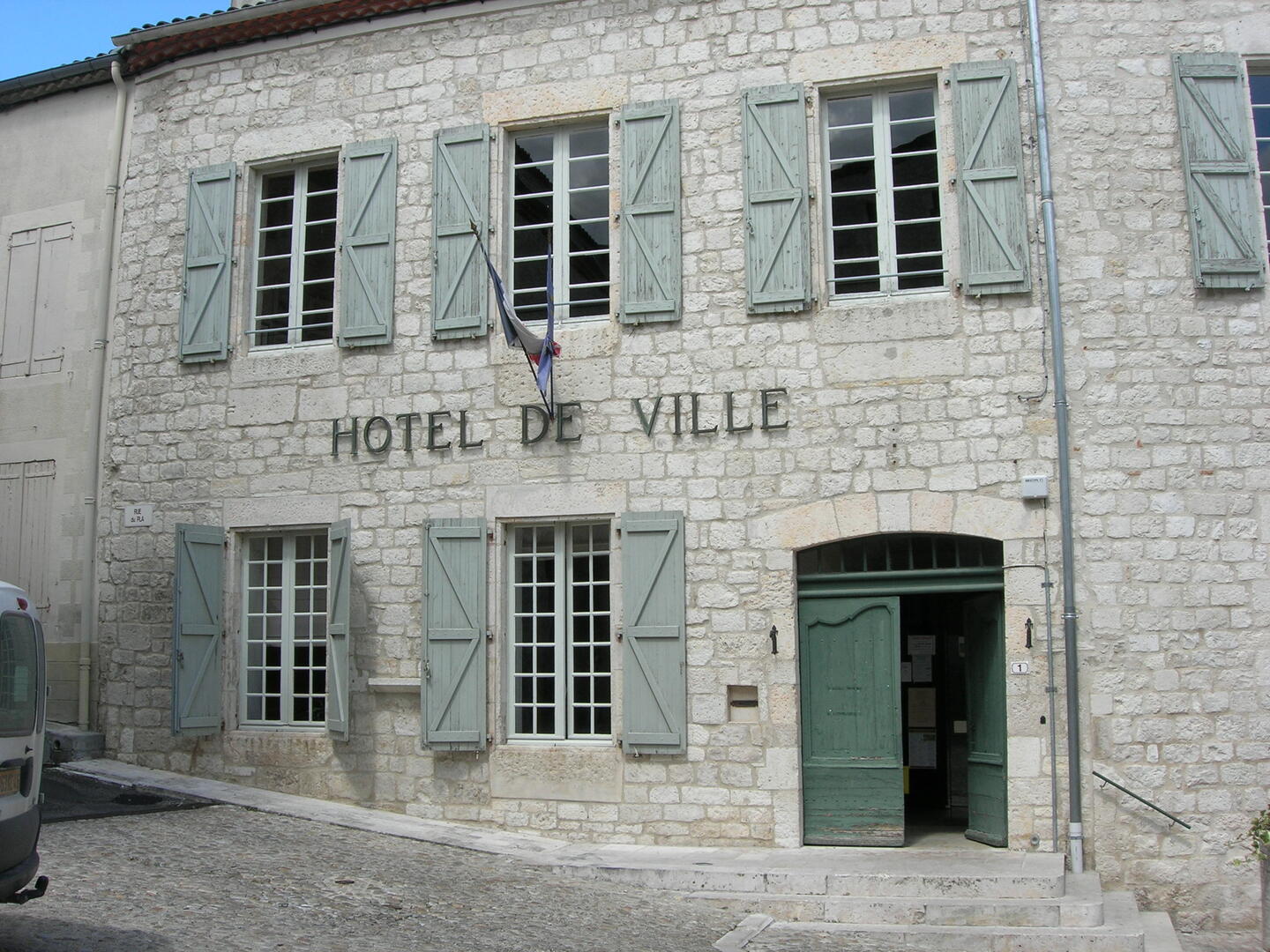facade mairie MQ