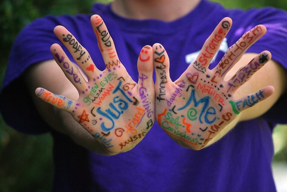 hands-423794_1280©pixabay