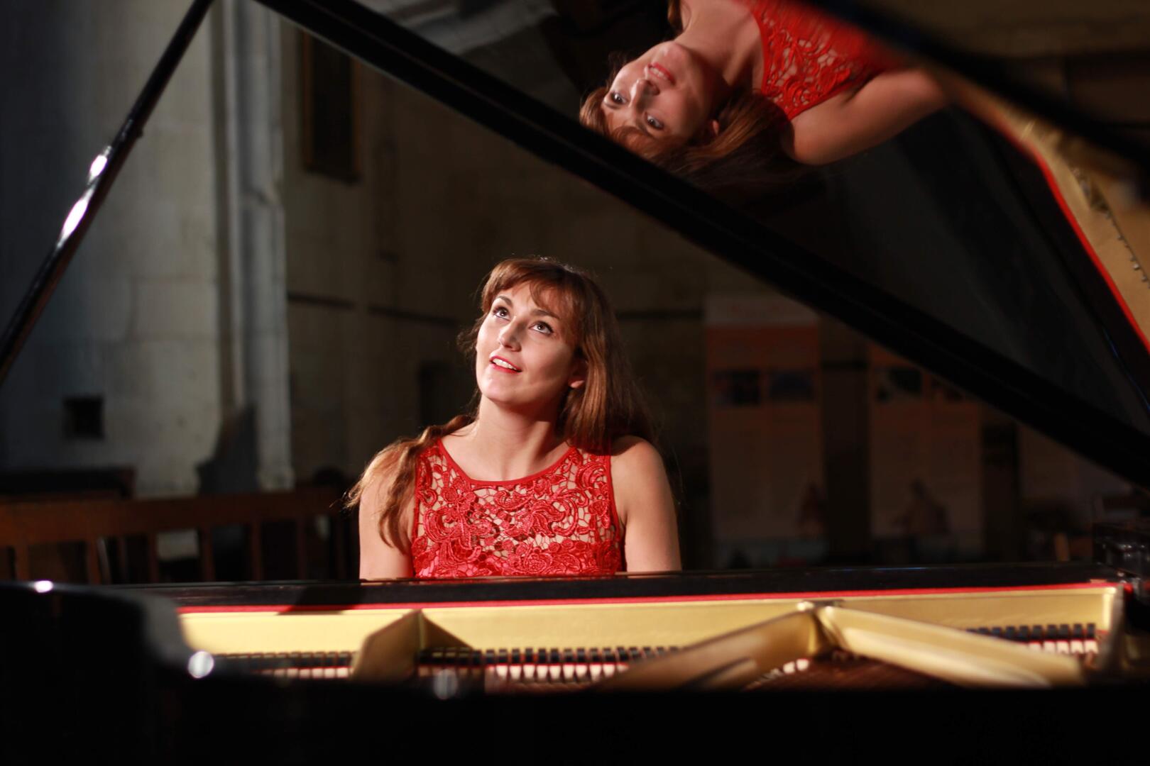 STJU---concert-piano-contis