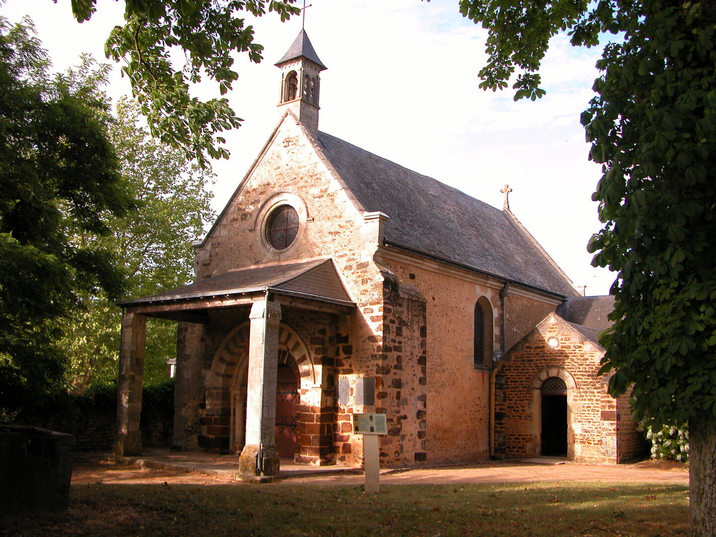 Chapelle ND des Vertus-La Flèche-juin04-2