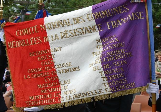 drapeau-comite-national-des-communes-medaillees-resistance