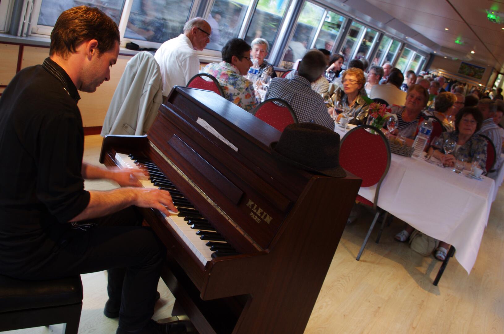 Dîner Croisière en Musique