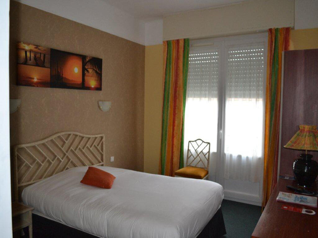 HOT44-hotel-le-bretagne