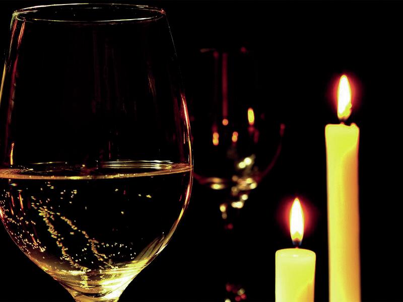 Dîner aux chandelles © Schutterstock