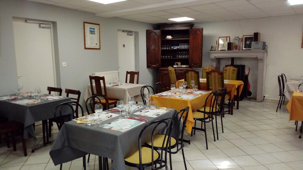 vallee-de-la-sarthe-LE-MENHIR-restaurant-vue-interieure-Longnes