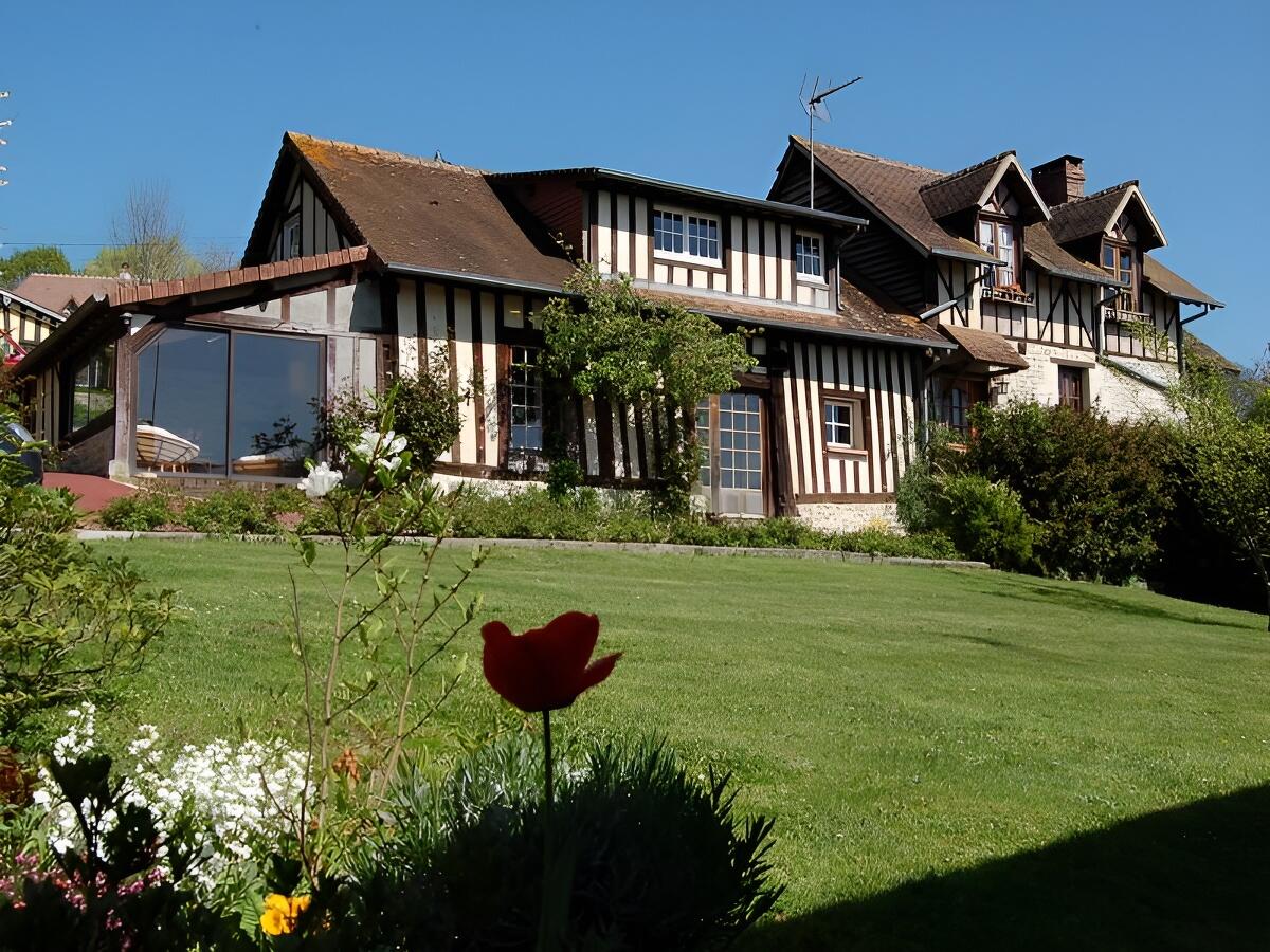 Gite-Madame-Huguette-Caffi-Hermival-les-Vaux-maison-