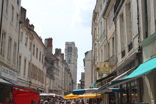 Chalon-sur-Saone-rue-pietonnes-centre-ville-commerces-OT (47).jpg