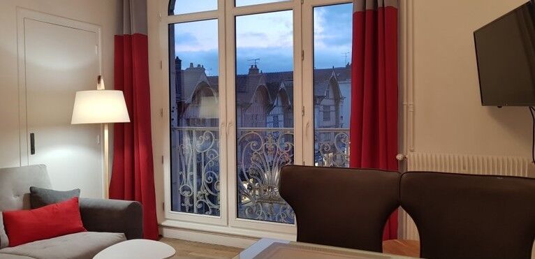 salon soirée vue sur place foch.jpg