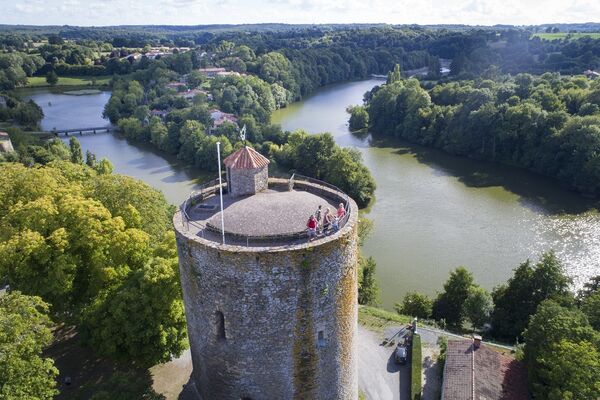 À l'orée de la forêt - Mehdi Media Office de Tourisme Pays de Fontenay-Vendée.jpg
