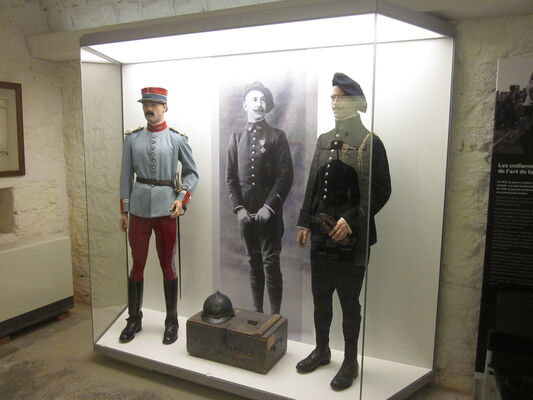 2 destins en guerre Renard et Sabran - Copie.JPG