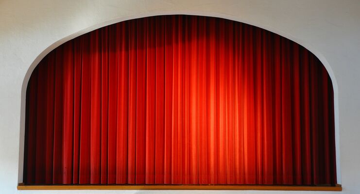 stage-406306_1920.jpg