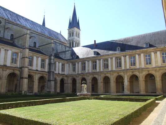 cloitre 2.JPG