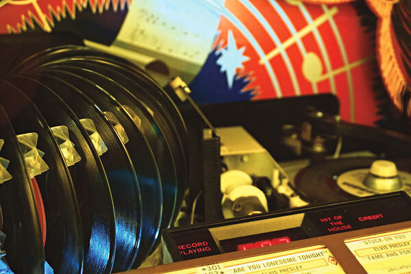 Brecht-on-the-groove-@blitzmaerker-music-box-1419792_1920.jpg