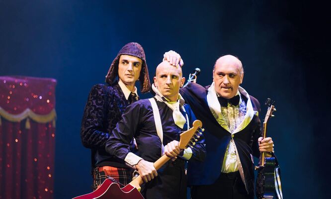 cropped-Les-Mangeurs-de-Lapin-cabaret-6.jpg