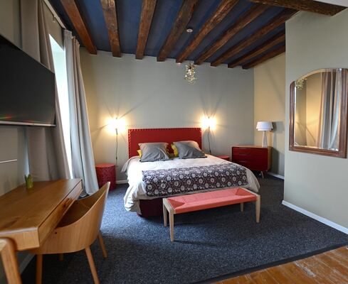 chambre_1_le_lit-allégé.jpg