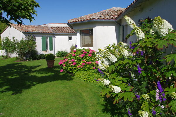 14-Jardin-coty-Entry-e.JPG