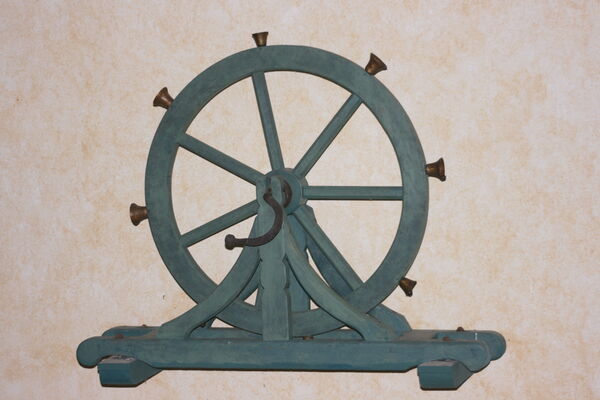 Roue à carillons - chapelle St-Nicolas Priziac - Pays roi Morvan - Morbihan Bretagne sud.JPG