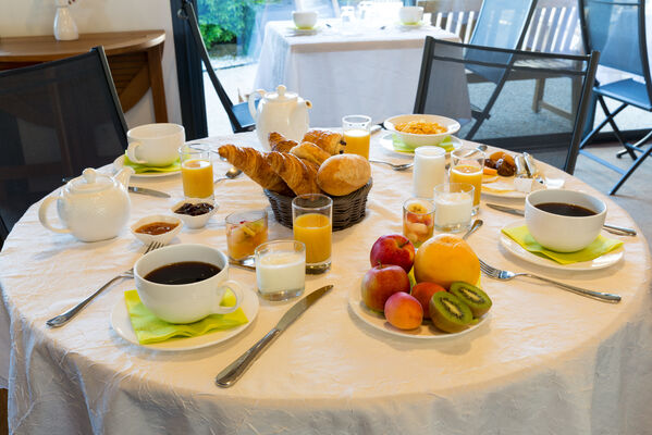 VueGenerale11PetitDejeuner1Table NewBrand-F455-FR-sainte-marie-de-ré-petit-dejeuner-218.jpg