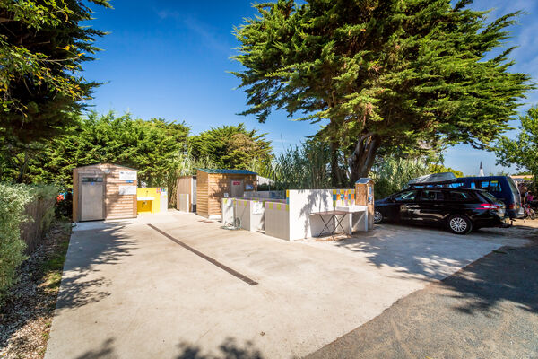 Aire de service Camping Car.jpg