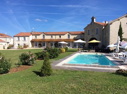 gite-la-forge-les-ecuries-du-chateau-nieul-sur-l-autise-85240- (1).JPG