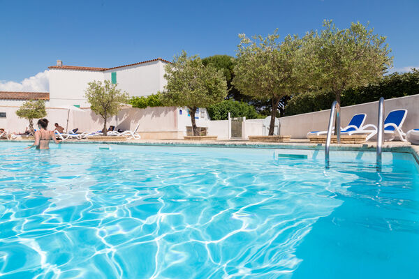 ilederé-hauts-de-cocraud-piscine-1.jpg