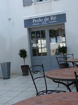 apparthotel-perledere-iledere-lacouarde-entree.JPG