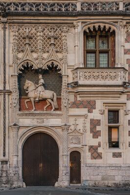 Facade Chateau de Blois.jpg