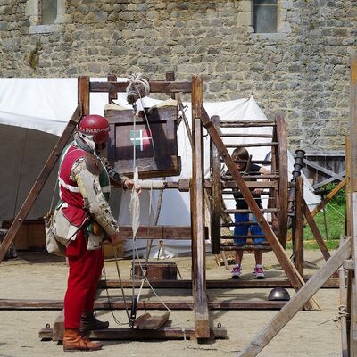 chateau-de-saint-mesmin-phase14-machines-de-siege.JPG