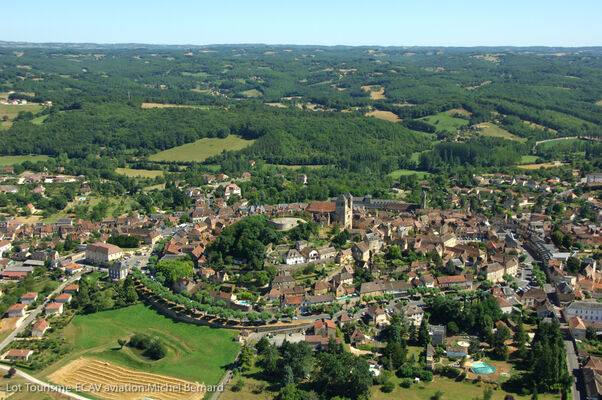 Vue aérienne de Gourdon--Lot Tourisme-ECAV aviation-Michel Bernard.jpg
